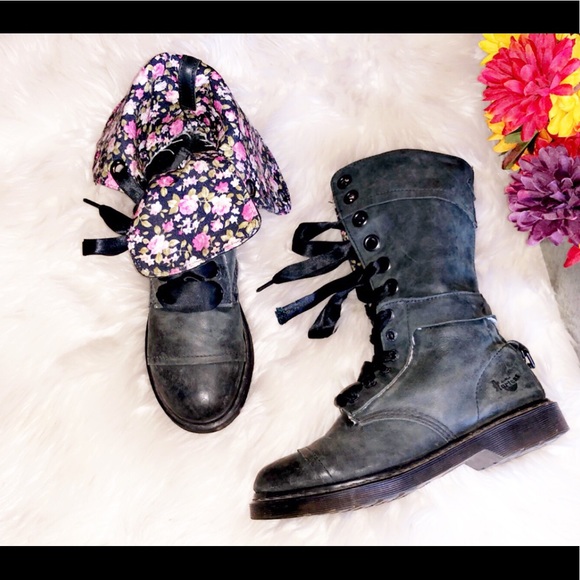 Dr. Martens Shoes - DR. MARTEN Triumph 1914 Floral Interior Boot